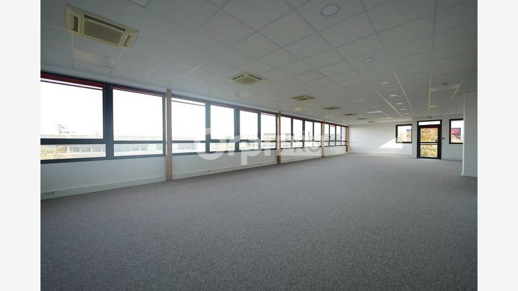 Bureaux à louer 306m² divisible à Saint Priest