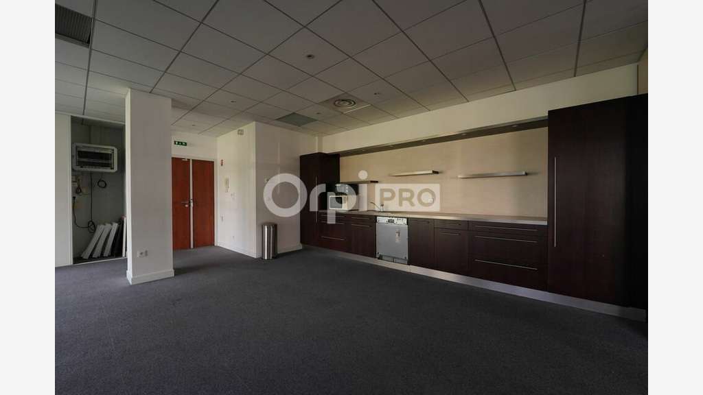 Bureaux 180m² à louer à Saint Priest