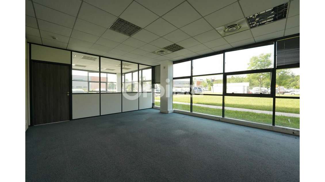 Bureaux 180m² à louer à Saint Priest