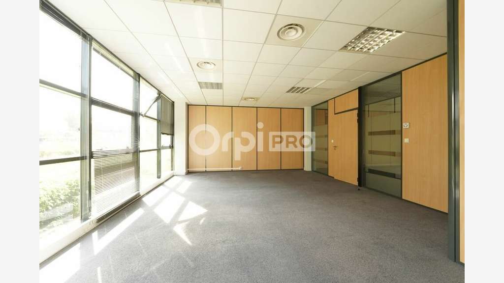 Bureaux 180m² à louer à Saint Priest