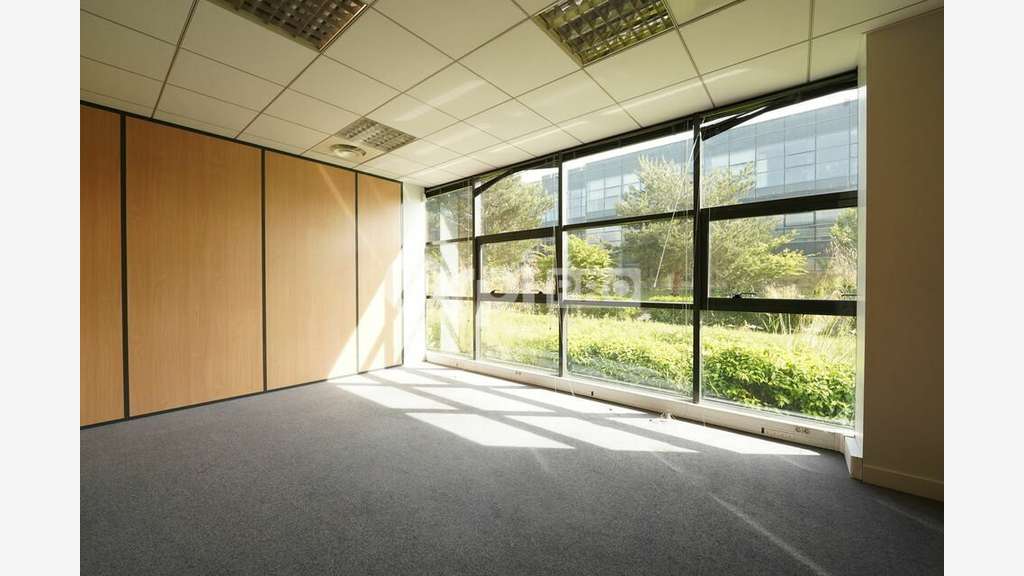Bureaux 180m² à louer à Saint Priest