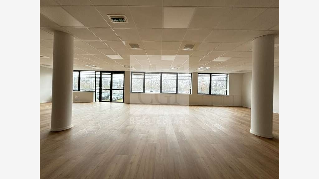Bureaux 177m² RDC à louer à Saint Priest