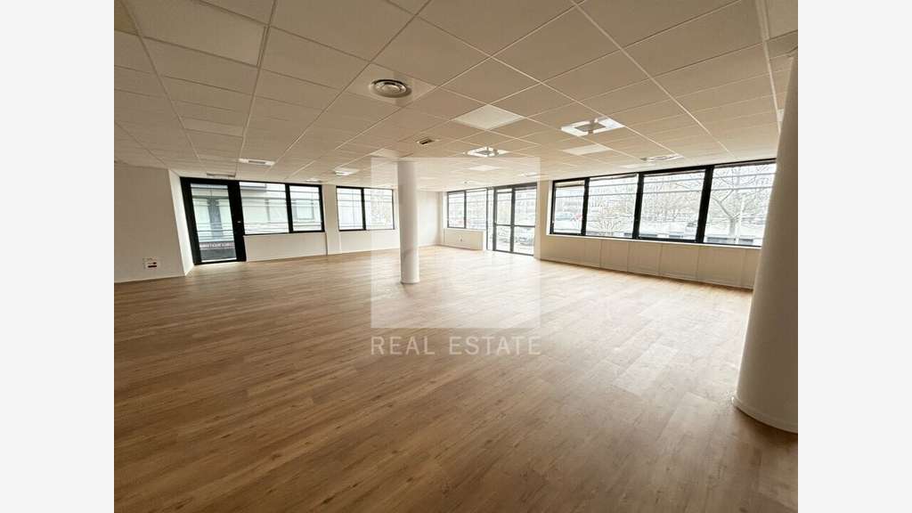 Bureaux 177m² RDC à louer à Saint Priest
