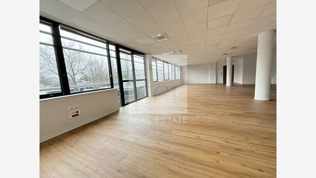 Bureaux 177m² RDC à louer à Saint Priest