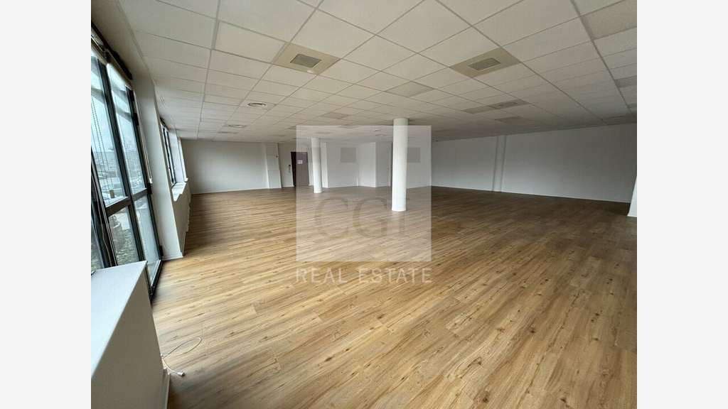 Bureaux 177m² RDC à louer à Saint Priest