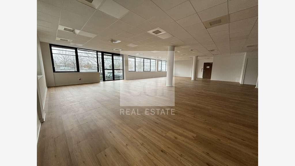 Bureaux 177m² RDC à louer à Saint Priest