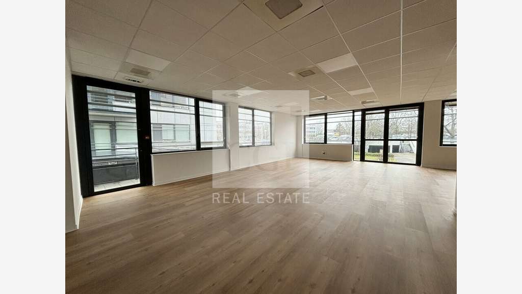 Bureaux 177m² RDC à louer à Saint Priest