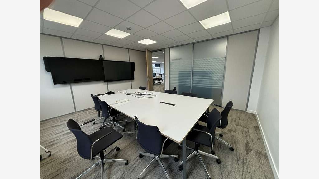 Bureaux 168m² à louer à Saint Priest