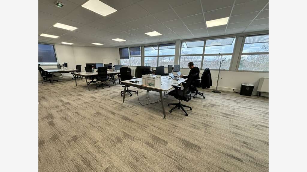 Bureaux 168m² à louer à Saint Priest