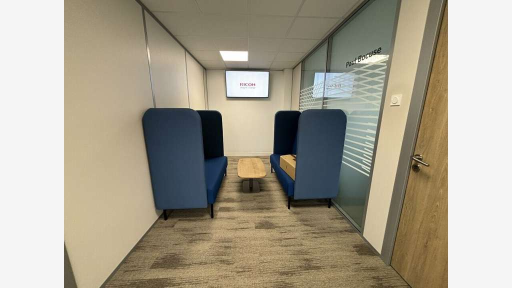 Bureaux 168m² à louer à Saint Priest