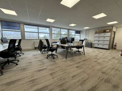 Bureaux 168m² à louer à Saint Priest