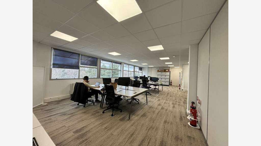Bureaux 168m² à louer à Saint Priest