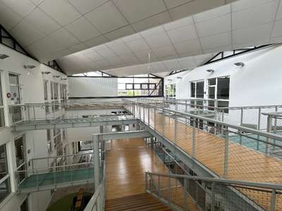 A louer bureaux lumineux espaces partagés