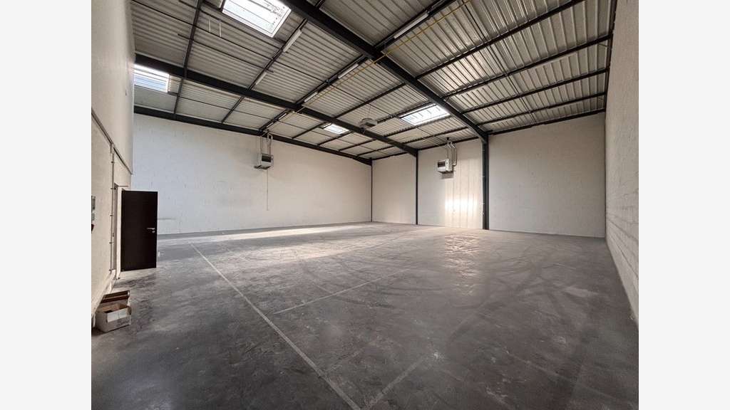 Locaux 493m² à louer à St-Priest Veellage Parilly