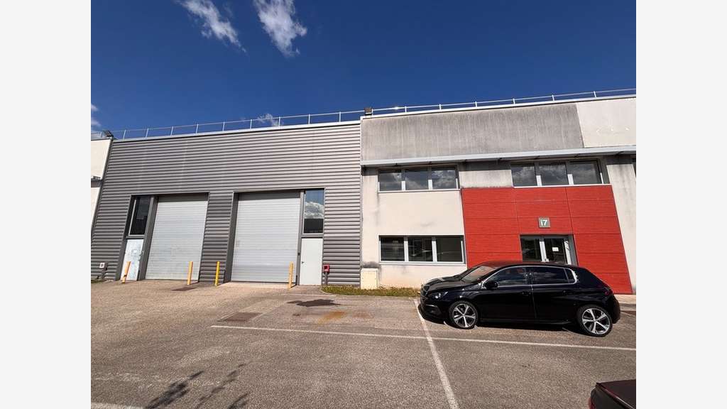 Locaux 493m² à louer à St-Priest Veellage Parilly