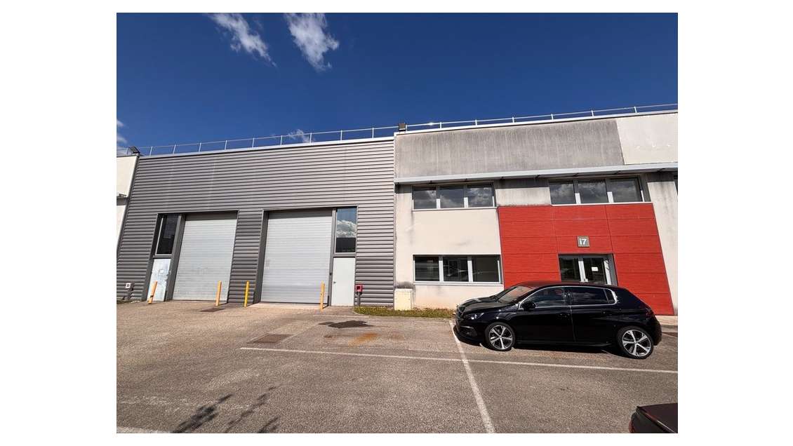 Locaux 493m² à louer à St-Priest Veellage Parilly