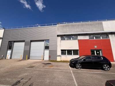 Locaux 493m² à louer à St-Priest Veellage Parilly
