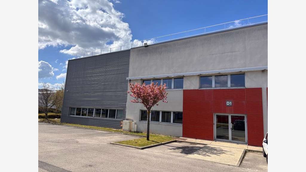 Locaux 972m² à louer à St-Priest Veellage Parilly
