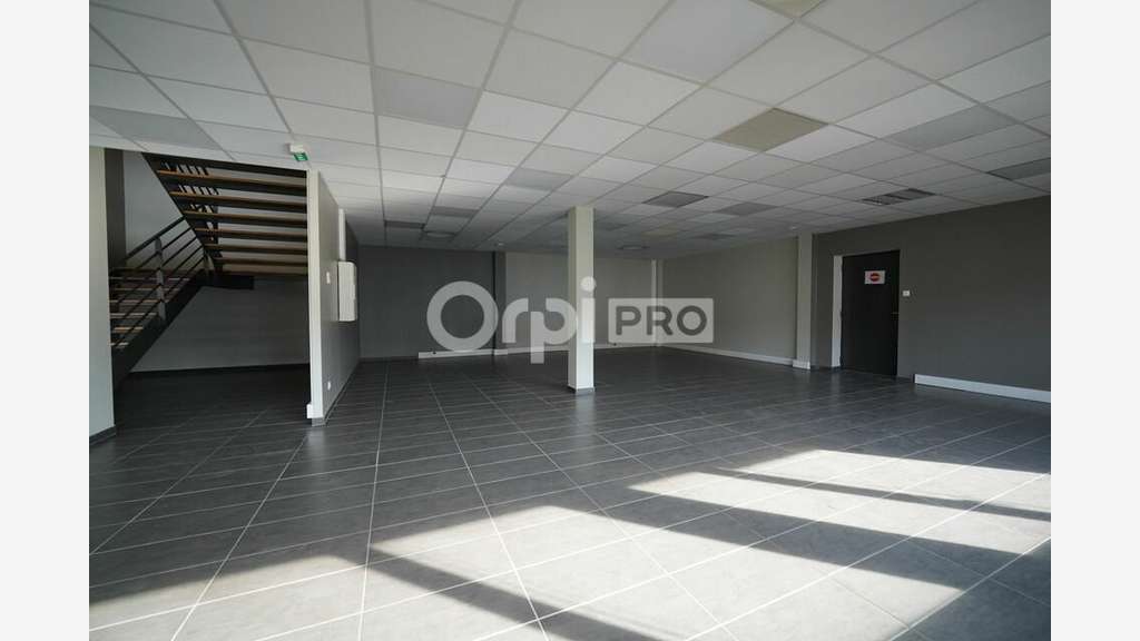 Bureaux à louer de 1 229m² à Saint Priest