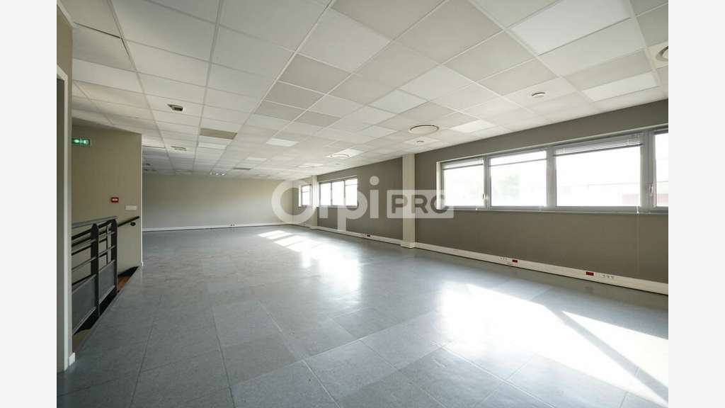 Bureaux à louer de 1 229m² à Saint Priest