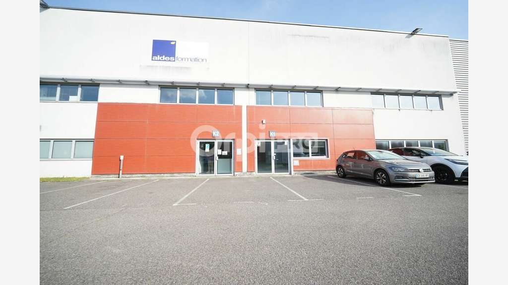 Bureaux à louer de 1 229m² à Saint Priest