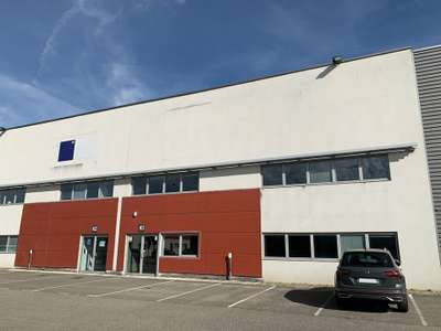 Loue bureaux locaux d'actvites 364m² Saint Priest