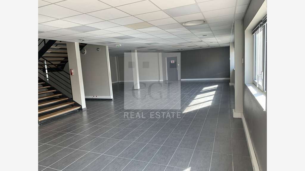 Loue bureaux locaux d'actvites 364m² Saint Priest