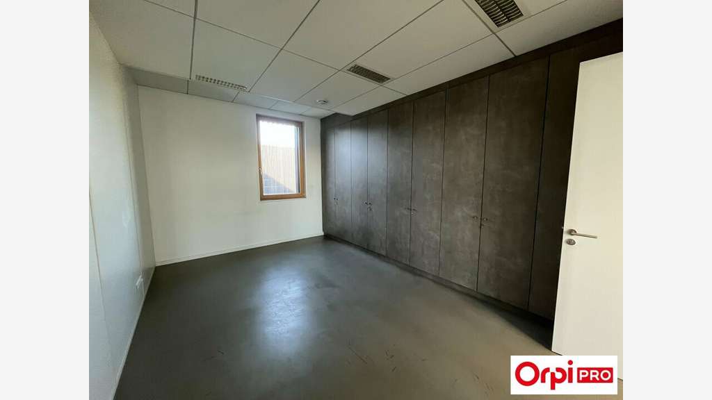 A louer bureaux lumineux 198m² à Saint-Priest