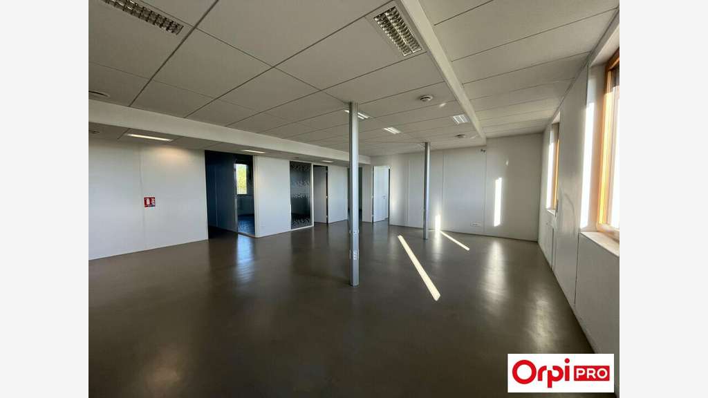 A louer bureaux lumineux 198m² à Saint-Priest