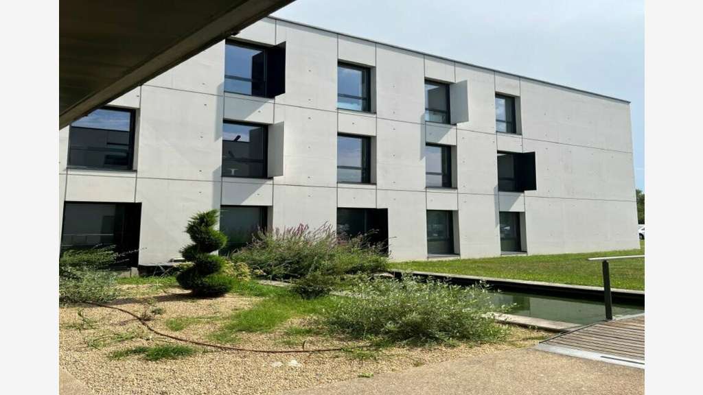 Location bureaux 133m² + parkings Saint-Priest A43