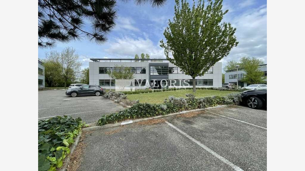 Bureaux de 2626m² à louer à Saint Priest