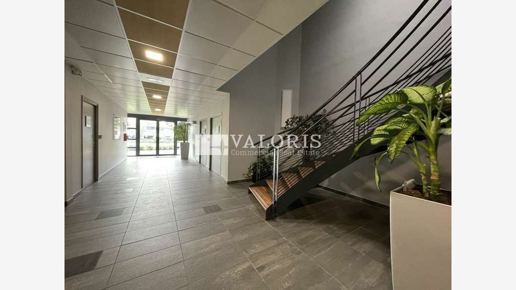 Bureaux de 2626m² à louer à Saint Priest