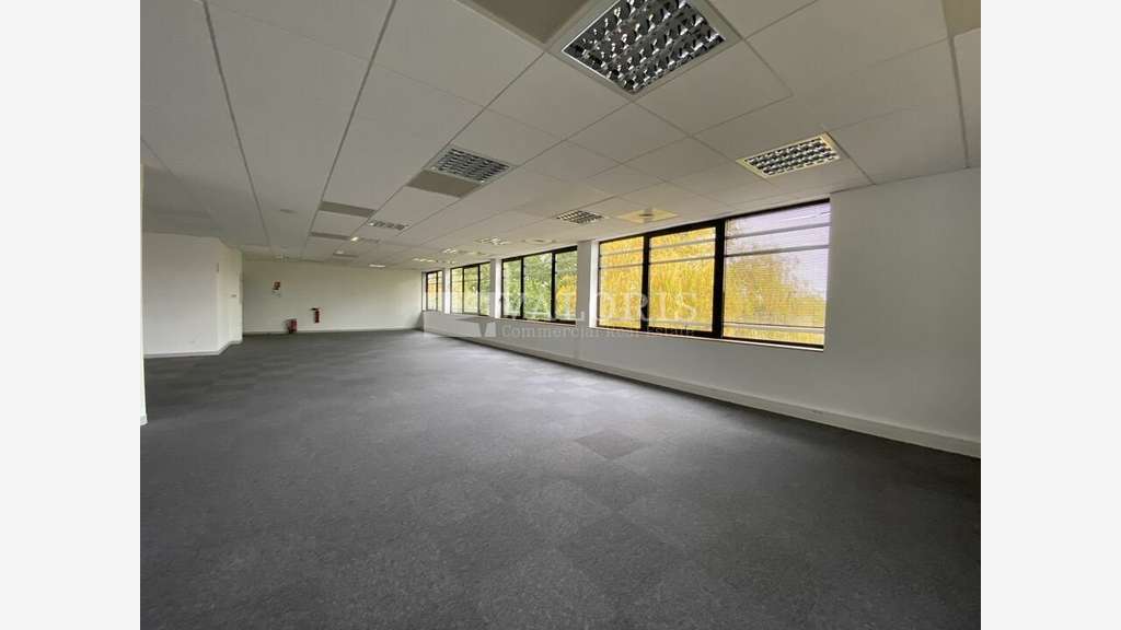 Bureaux de 2626m² à louer à Saint Priest