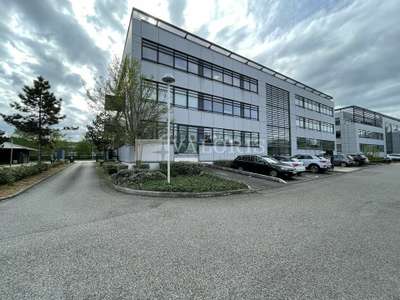 Bureaux de 2626m² à louer à Saint Priest