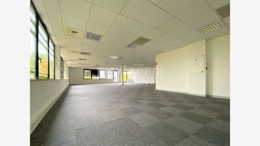 Bureaux de 2626m² à louer à Saint Priest