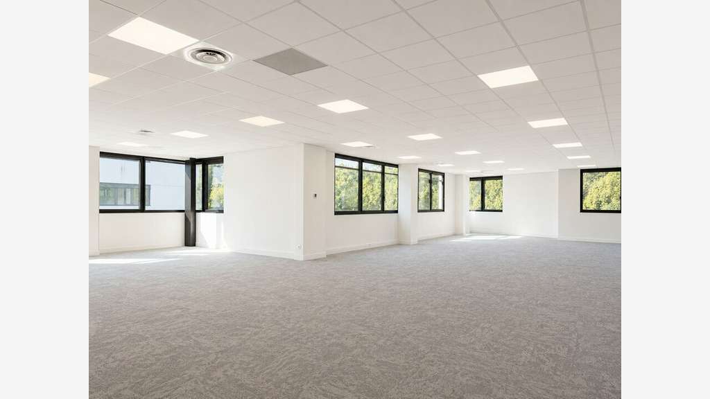 Bureaux divisibles de 1374m² à louer Saint Priest