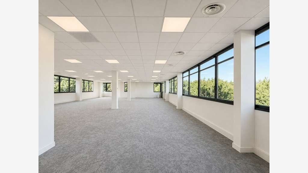 Bureaux divisibles de 1374m² à louer Saint Priest