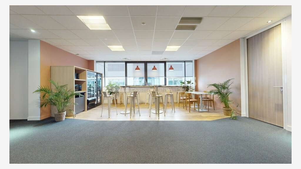 Bureaux divisibles de 1374m² à louer Saint Priest