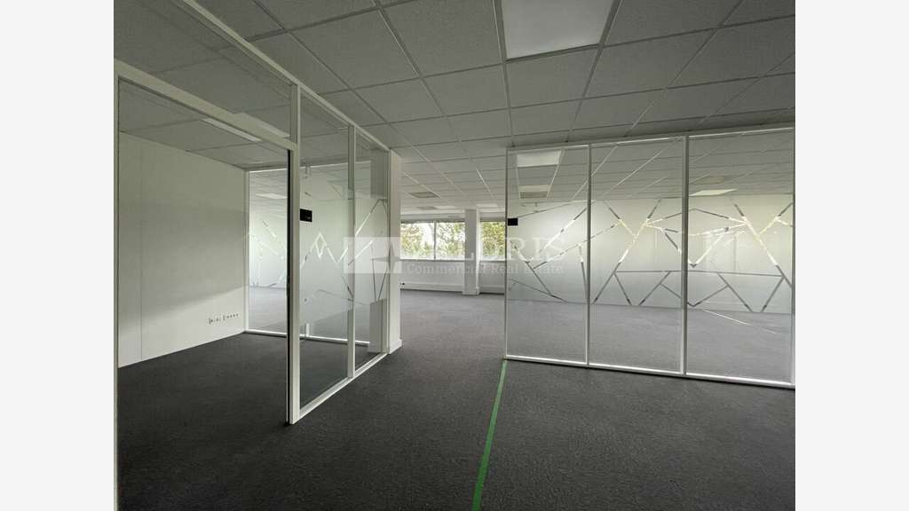 Bureaux 219m² à louer Saint Priest Lake Park