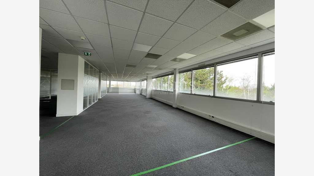 Bureaux 219m² à louer Saint Priest Lake Park