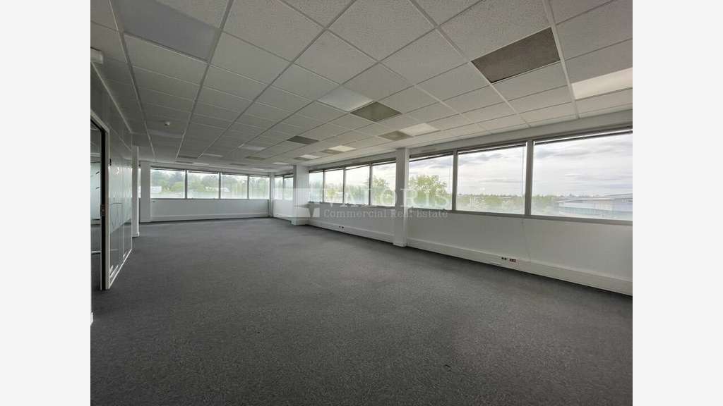 Bureaux 219m² à louer Saint Priest Lake Park