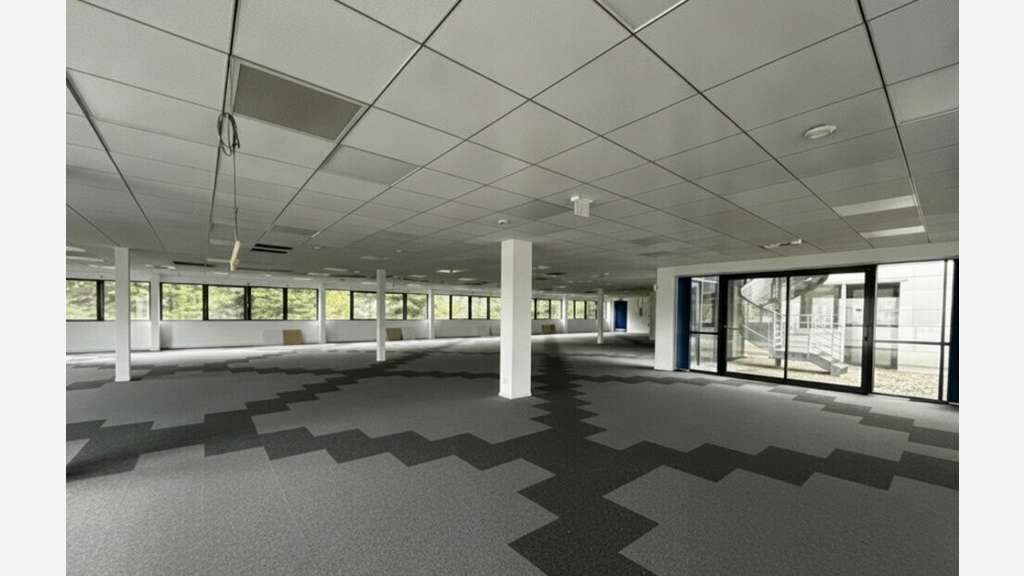 Bureaux rénovés dès 134m² à louer à St Priest