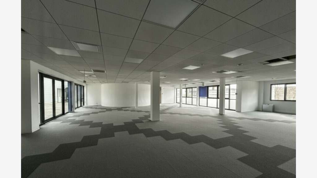 Bureaux rénovés dès 134m² à louer à St Priest