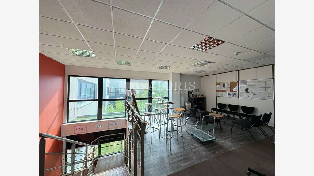 Bureaux 1119m² à louer à Saint-Priest
