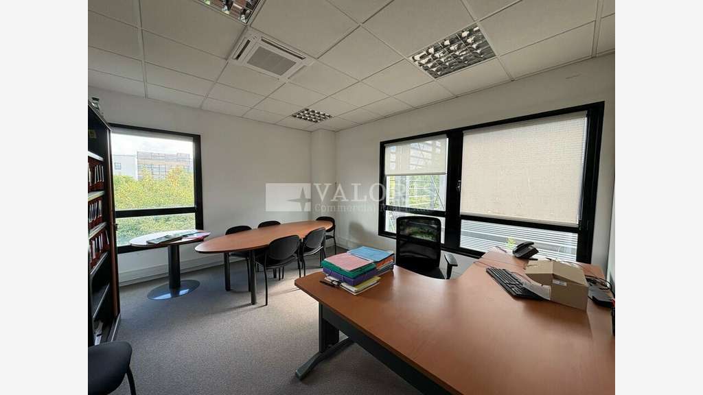 Bureaux 1119m² à louer à Saint-Priest