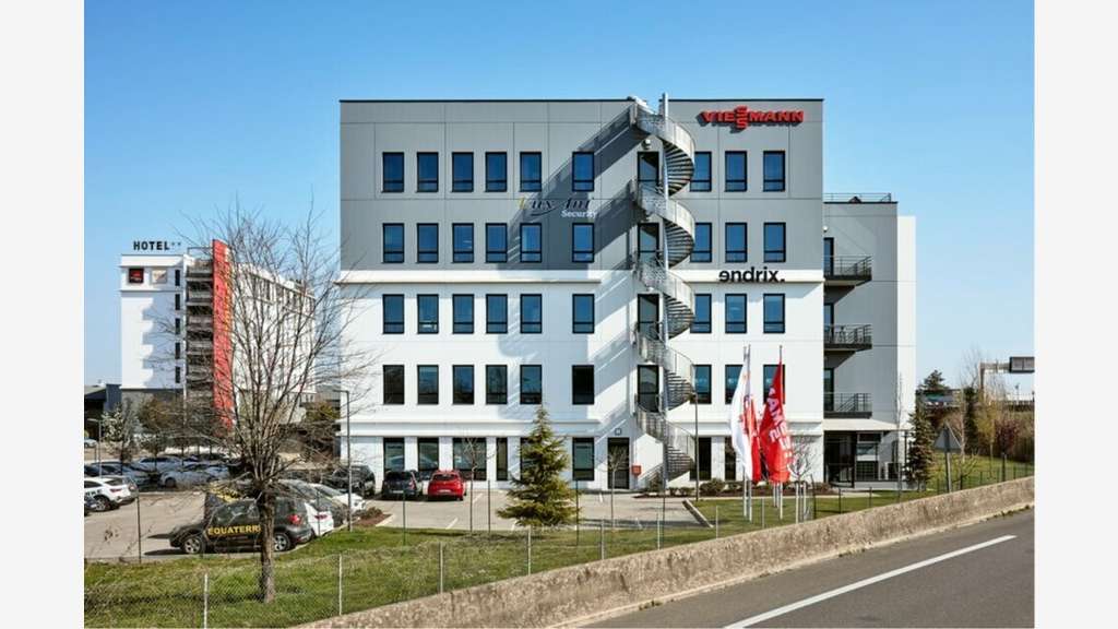 Location bureaux lumineux 872m² à Saint-Priest