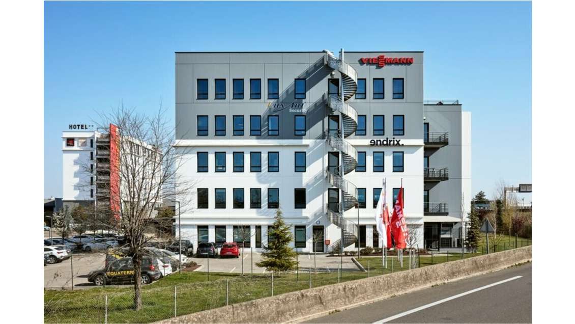 Location bureaux lumineux 872m² à Saint-Priest