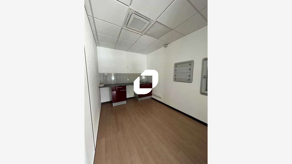 A louer Bureaux 187m² Saint priest