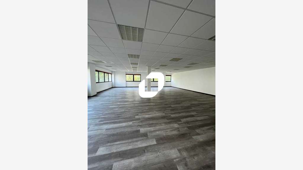 A louer Bureaux 1216m² Saint priest