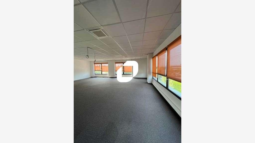 A louer Bureaux 2000m² Saint priest